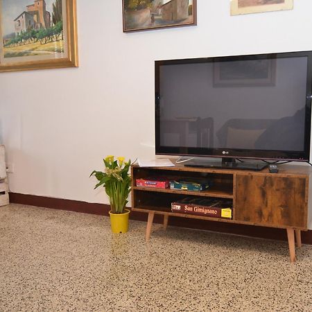 Appartamento Il Nespolo 圣吉米纳诺 外观 照片